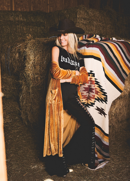 concert outfit nails kimono duster cowboy hat cropped top Country DJ festival music tattoo rock'n'roll Charli xcx outfit Inspo idea brat black women looks red rocks desert vacation rave leather jacket studded moto rockstar girlfriend stage 