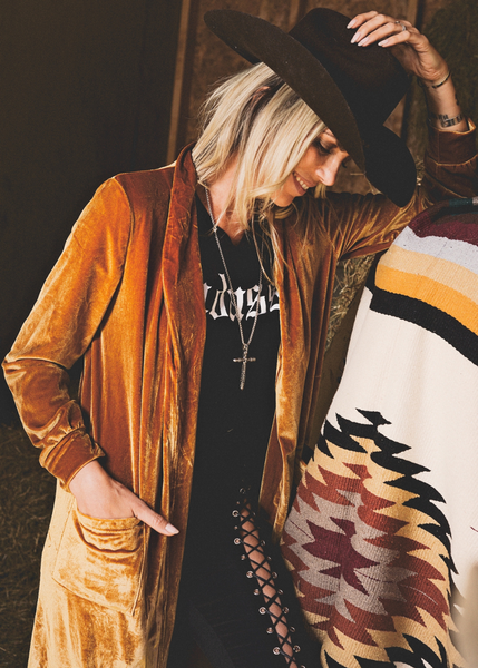 concert outfit nails kimono duster cowboy hat cropped top Country DJ festival music tattoo rock'n'roll Charli xcx outfit Inspo idea brat black women looks red rocks desert vacation rave leather jacket studded moto rockstar girlfriend stage 
